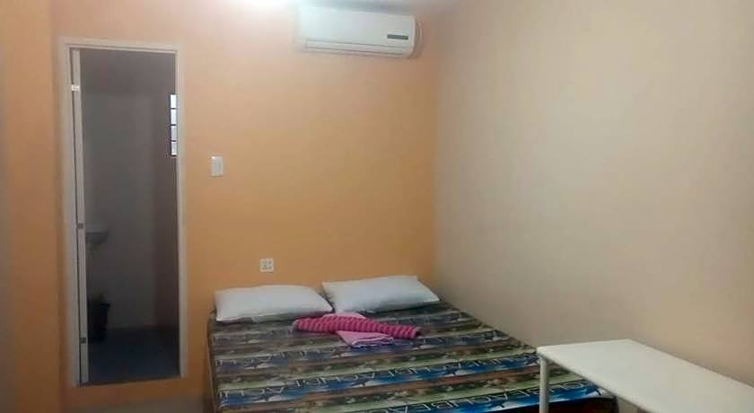 ROBIE'S TRANSIENTS ROOMS