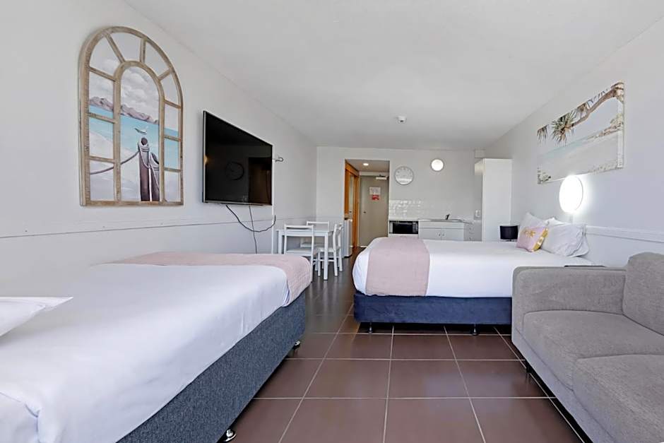 Bayview Tower Motel