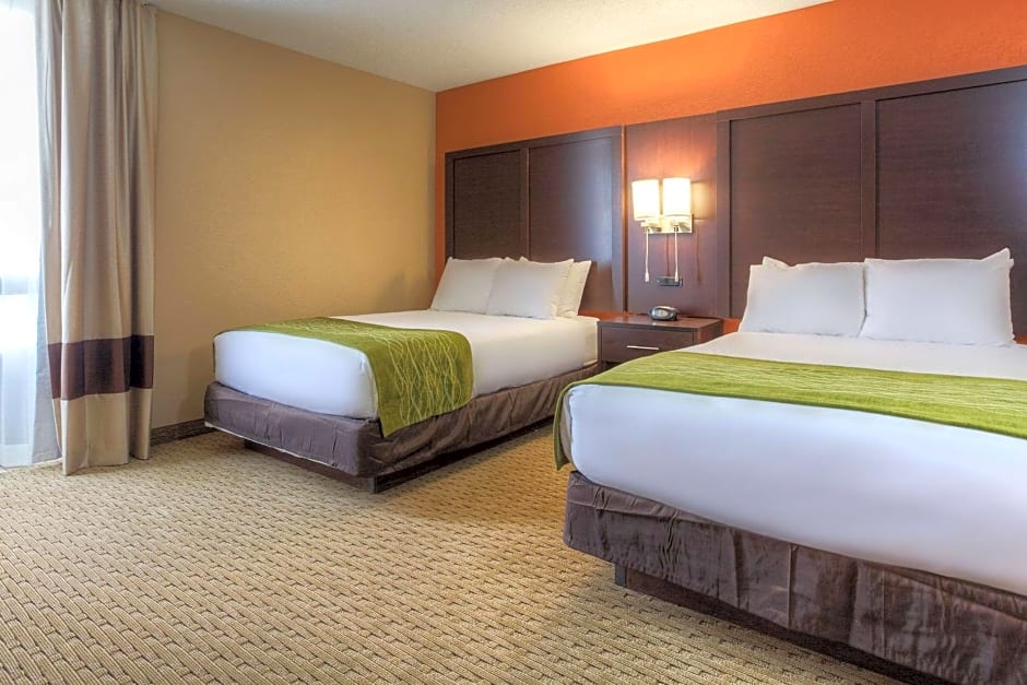 Comfort Inn & Suites Evansville Airport