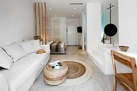 Premier Suite with indoor heated Jacuzzi