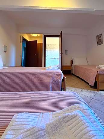 Economy Quadruple Room