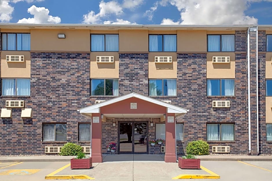 Super 8 by Wyndham Evansville East