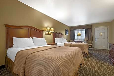 Queen Room with Two Queen Beds - Non-Smoking