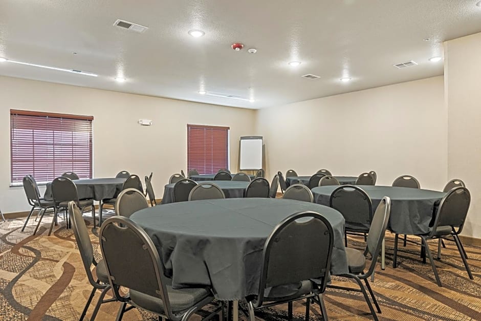 Cobblestone Hotel & Suites - Alpine