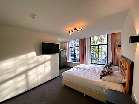 Deluxe Double Room with Shower