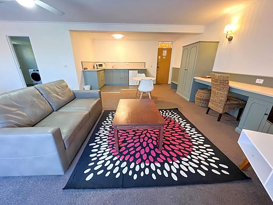 Summerhill Motor Inn - Adults Only