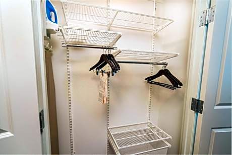 One-Bedroom Corner Queen Suite - Mobility Accessible with Roll-In Shower