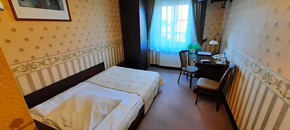 Photo 1 of 3 of Double Room