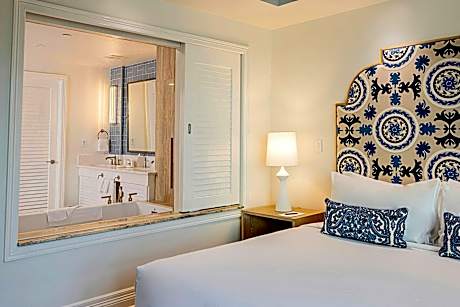 Presidential Suite, 1 King, Sofa bed, City view, Balcony: 2