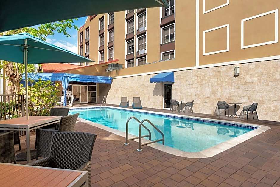 Hampton Inn By Hilton And Suites Ft. Lauderdale-Airport