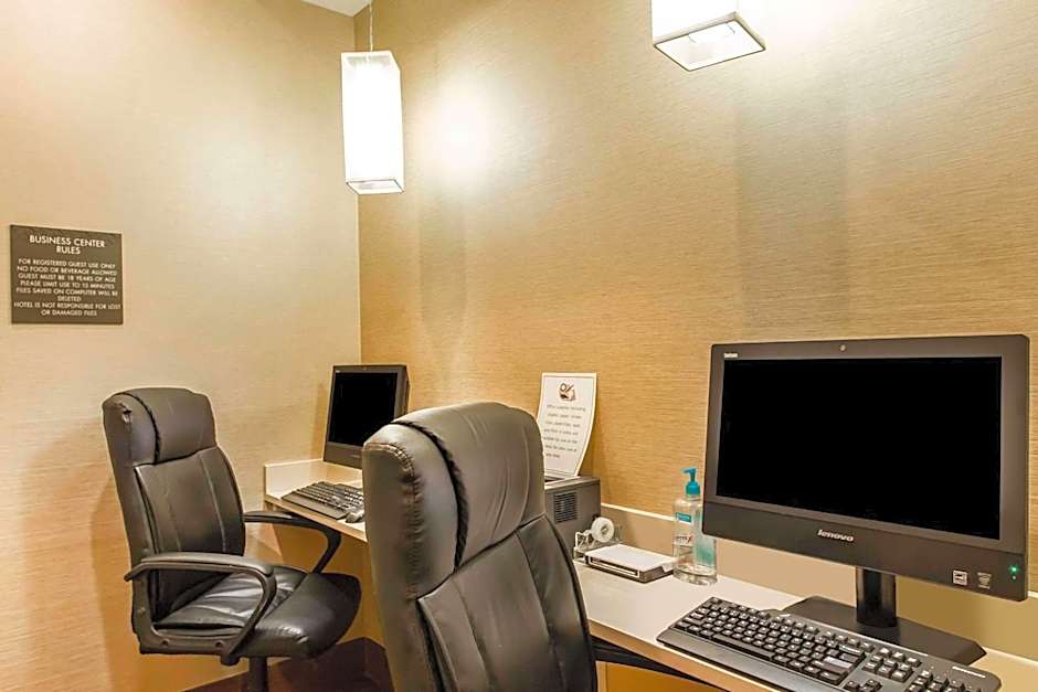 Comfort Suites Mattoon East