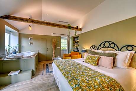 Deluxe Room with Spa Bath