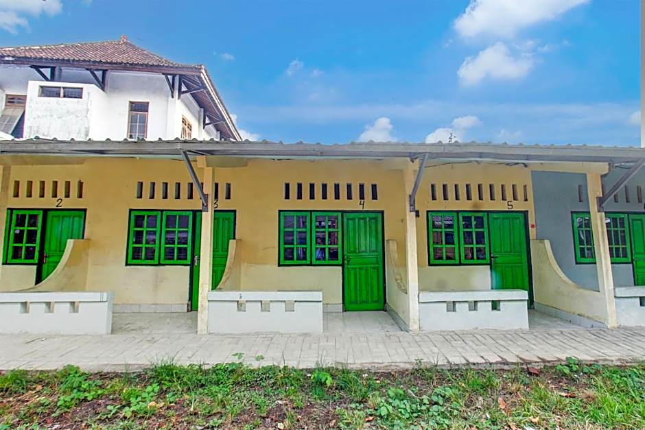 OYO Life 93256 Kos Meninting