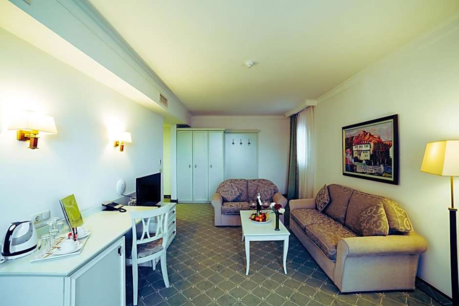 Helena Park - Ultra All Inclusive