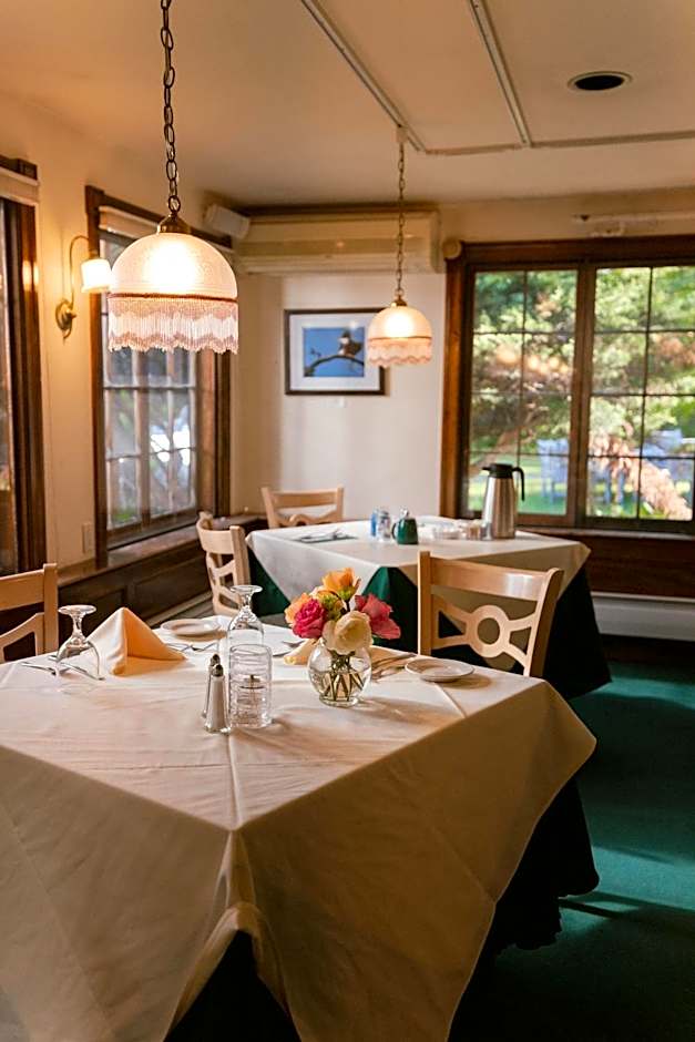 Stonehurst Manor Breakfast & Dinner Included