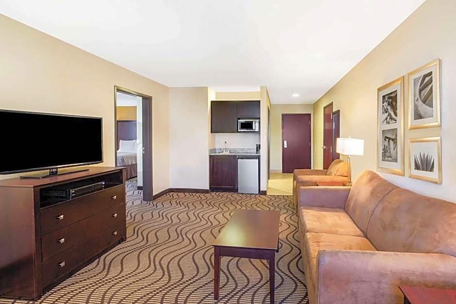 La Quinta Inn & Suites by Wyndham Floresville
