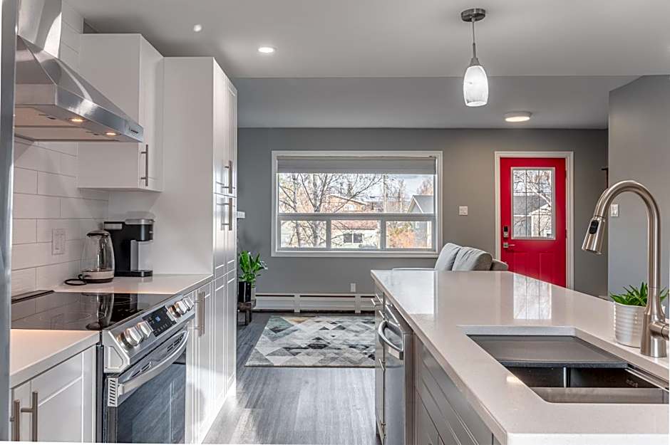 Modern Downtown 3BR 2B Home