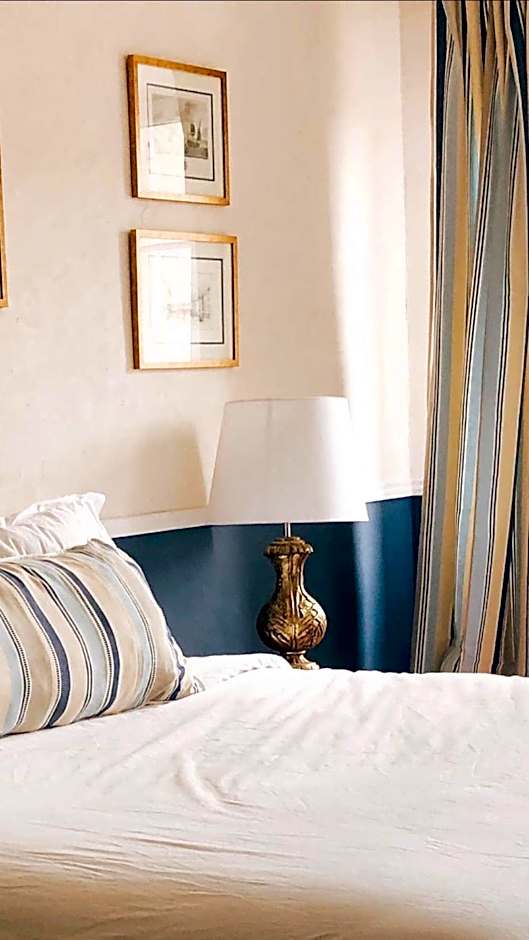 1560- Domaine Des Cinq Jardins- A Magical and Authentic Mansion