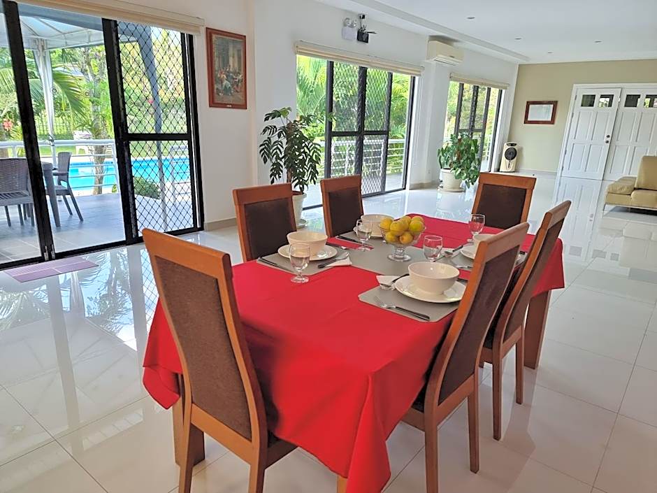 Bohol White House Bed & Breakfast