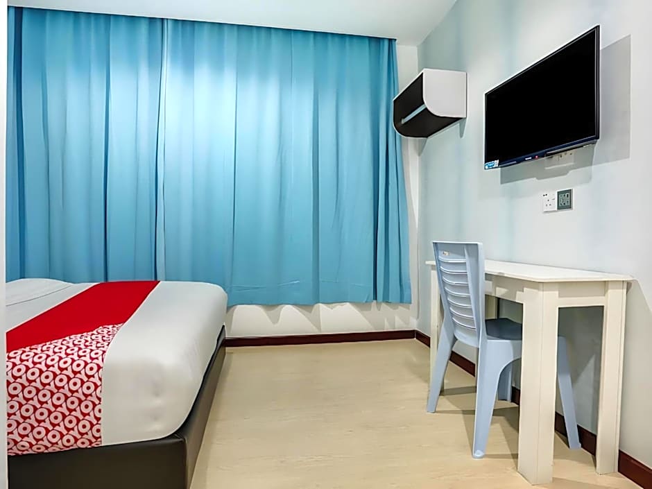 OYO 89583 Grove Hotel