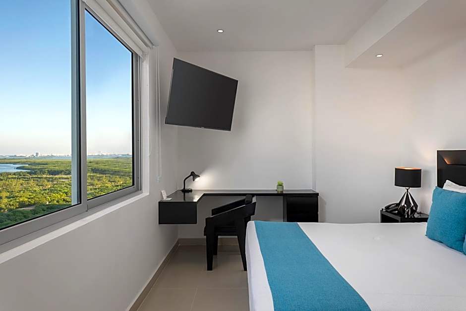 Suites Malecon Cancun