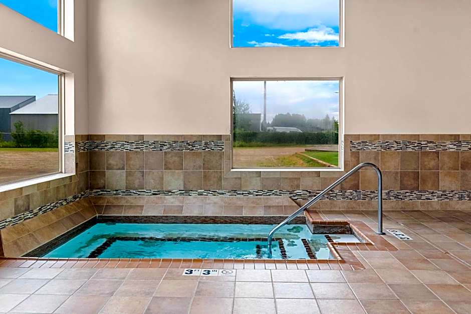 Heartland Inn & Suites, SureStay Collection by Best Western