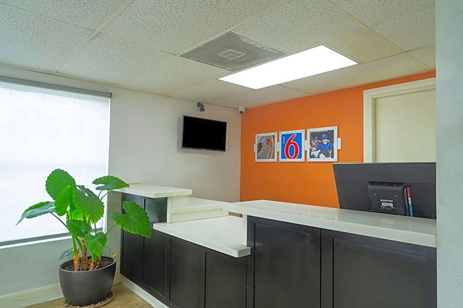 Motel 6-Livingston, TX