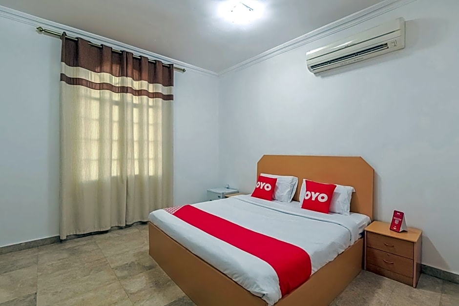OYO 117 Majestic Hotel