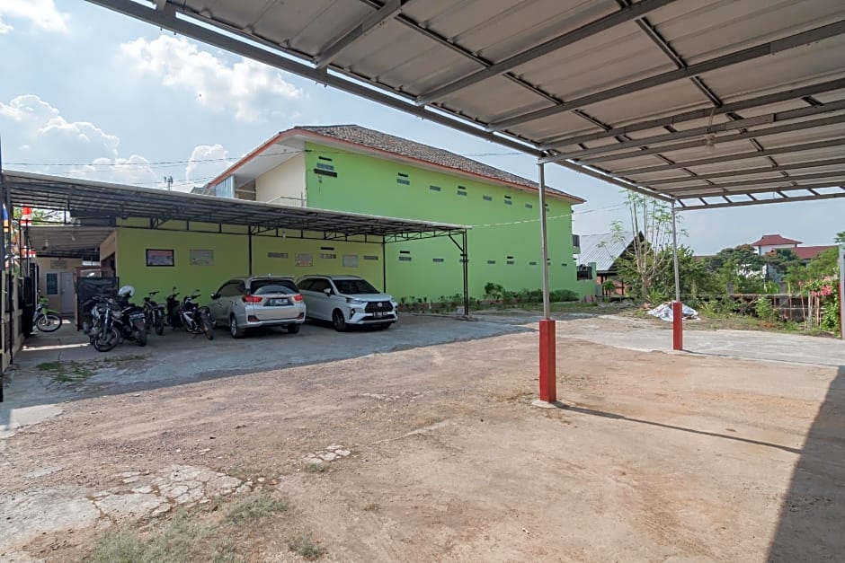 RedDoorz Syariah near Tugu Pandanwangi Cianjur