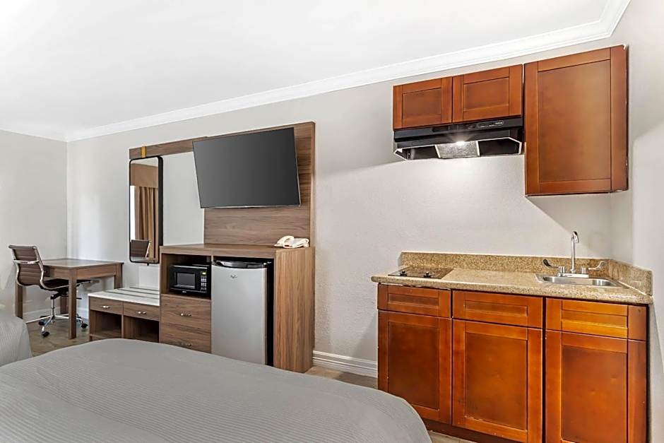 Quality Inn & Suites Beaumont