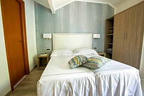 Double Room with Lateral Sea View