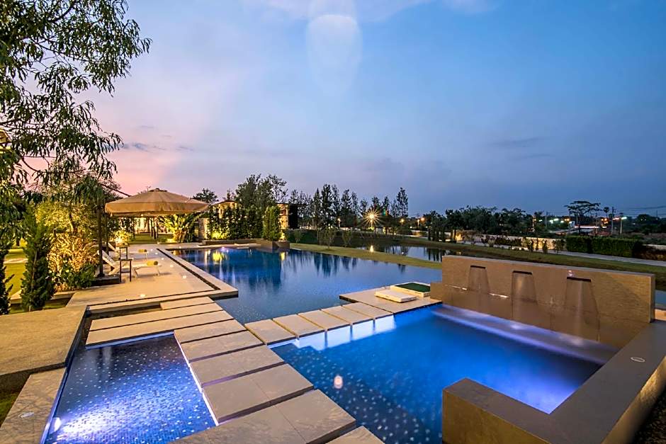 GreenVille Laguna Hotel