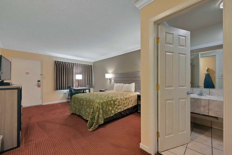 Econo Lodge Woodland near I-5