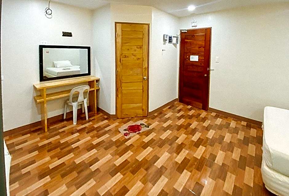 RedDoorz @ 4ks Pension House Bogo City Cebu
