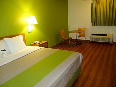 King Room - Disability Access - Non-Smoking