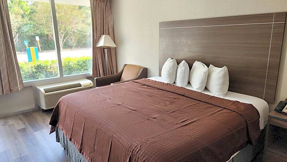 Days Inn by Wyndham Seguin TX