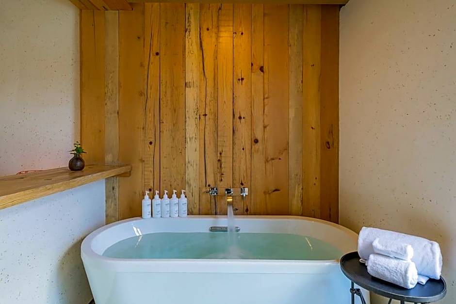 Arro Khampa by Zinc Journey Lijiang