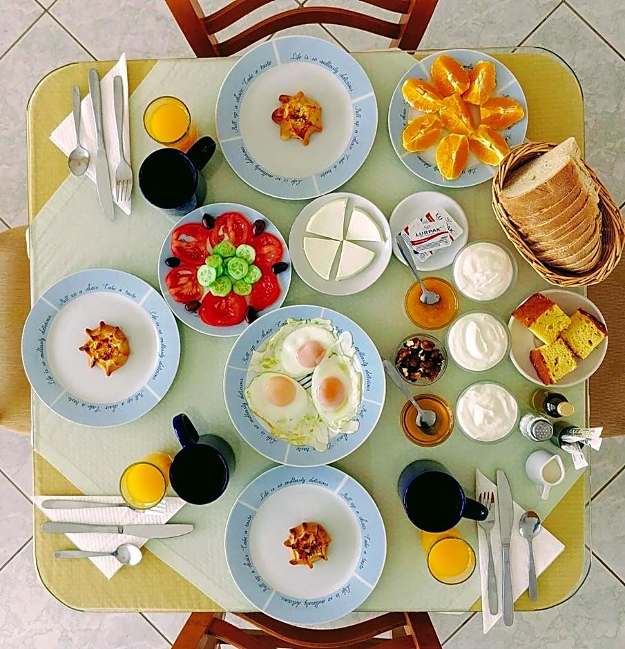 Arsinoi Studios and Apartments