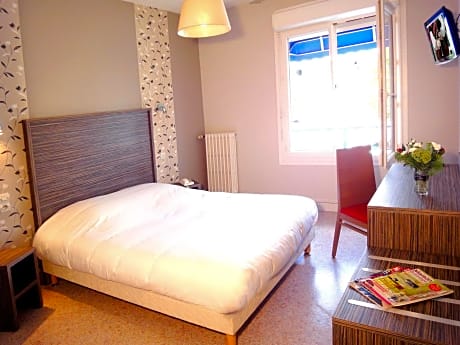 Economy Double Room with Shared Bathroom and Toilet