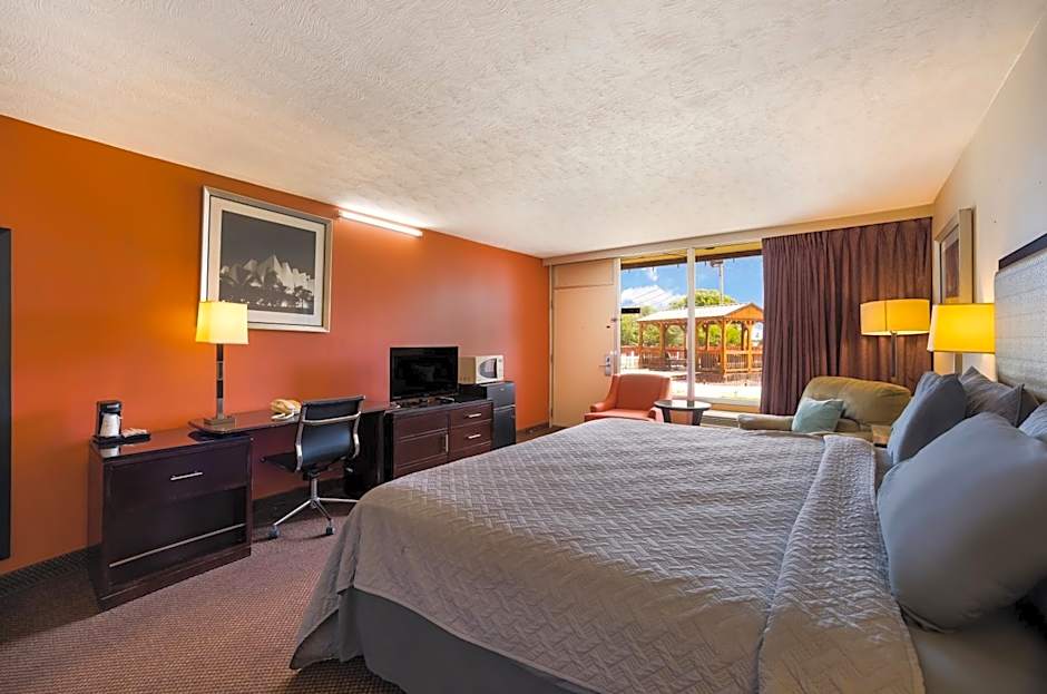 Travelodge by Wyndham Oakley