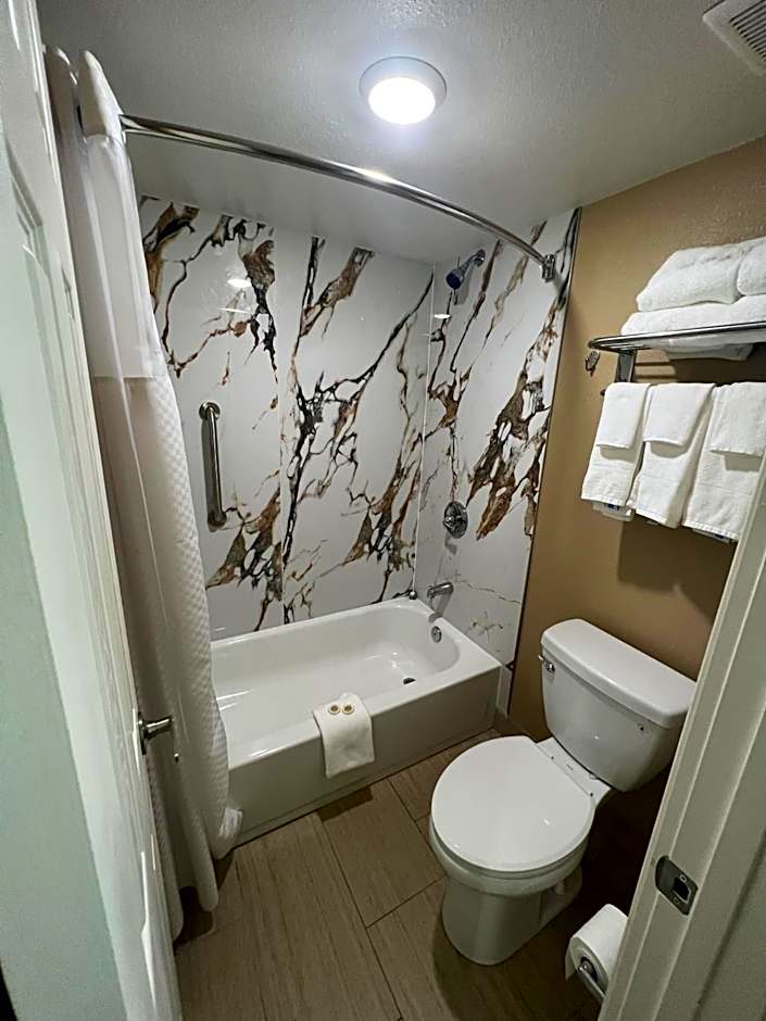 Super 8 by Wyndham Paducah I-24 Exit 4