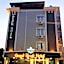 Grand Black Hotel