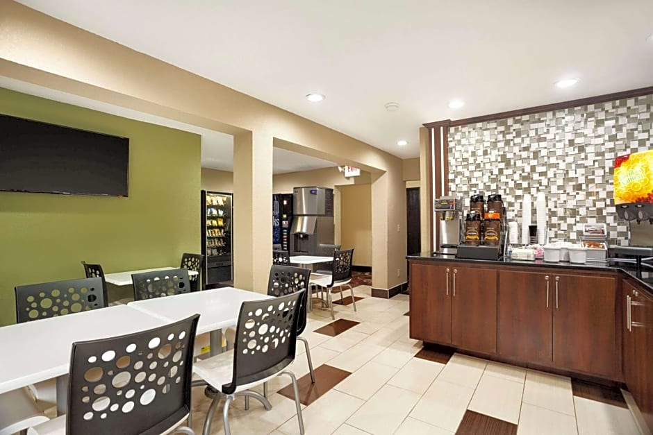Super 8 by Wyndham Joplin