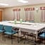 Super 8 by Wyndham Dauphin