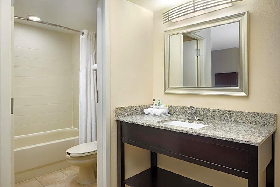 Holiday Inn Express & Suites Alpharetta By IHG