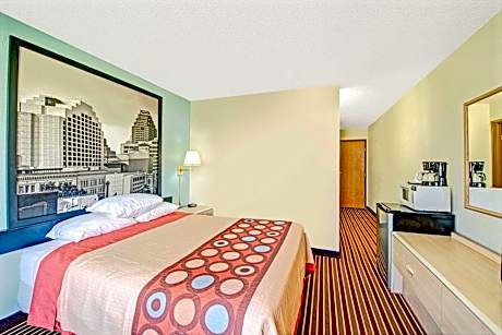 1 King Bed Non-Smoking