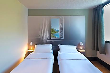 Twin Room (2 Adults)