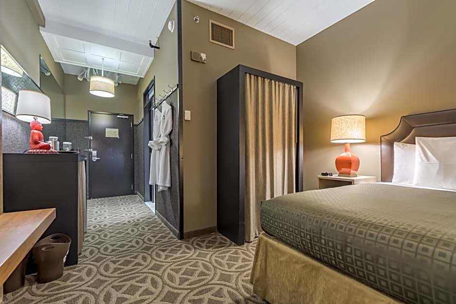 Photo 1 of 8 of 1 King Bed, Accessible