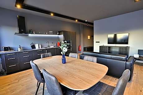 Akureyri Lux Apartments with hot tub access