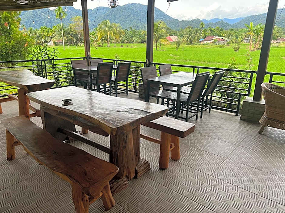 Gino's Place - Guest House & Jungle Trekking